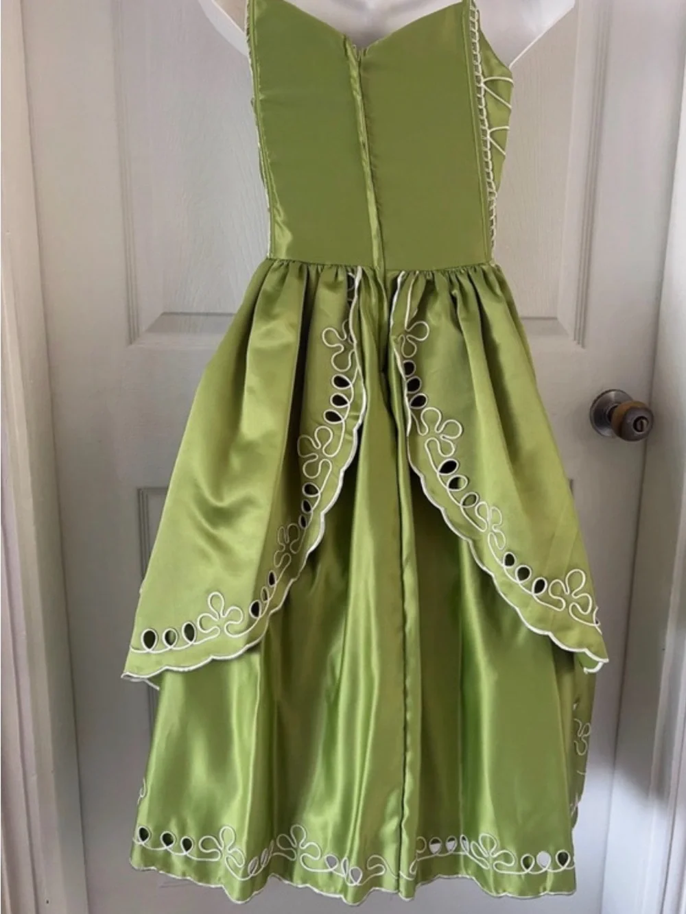 New Girls dress size 10. Can be used as a princess tiana dress